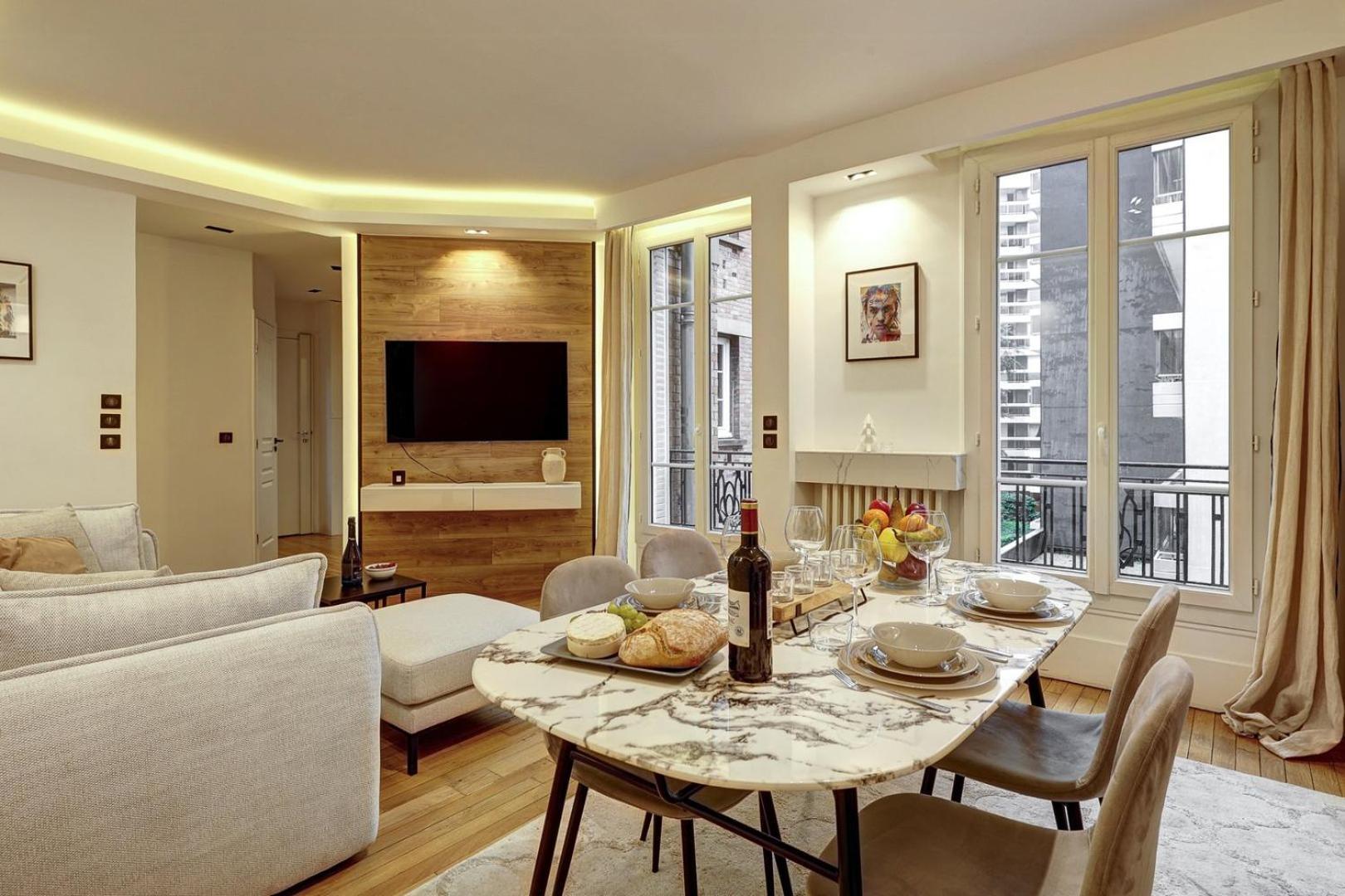 695 Belle - Superbe A Appartement